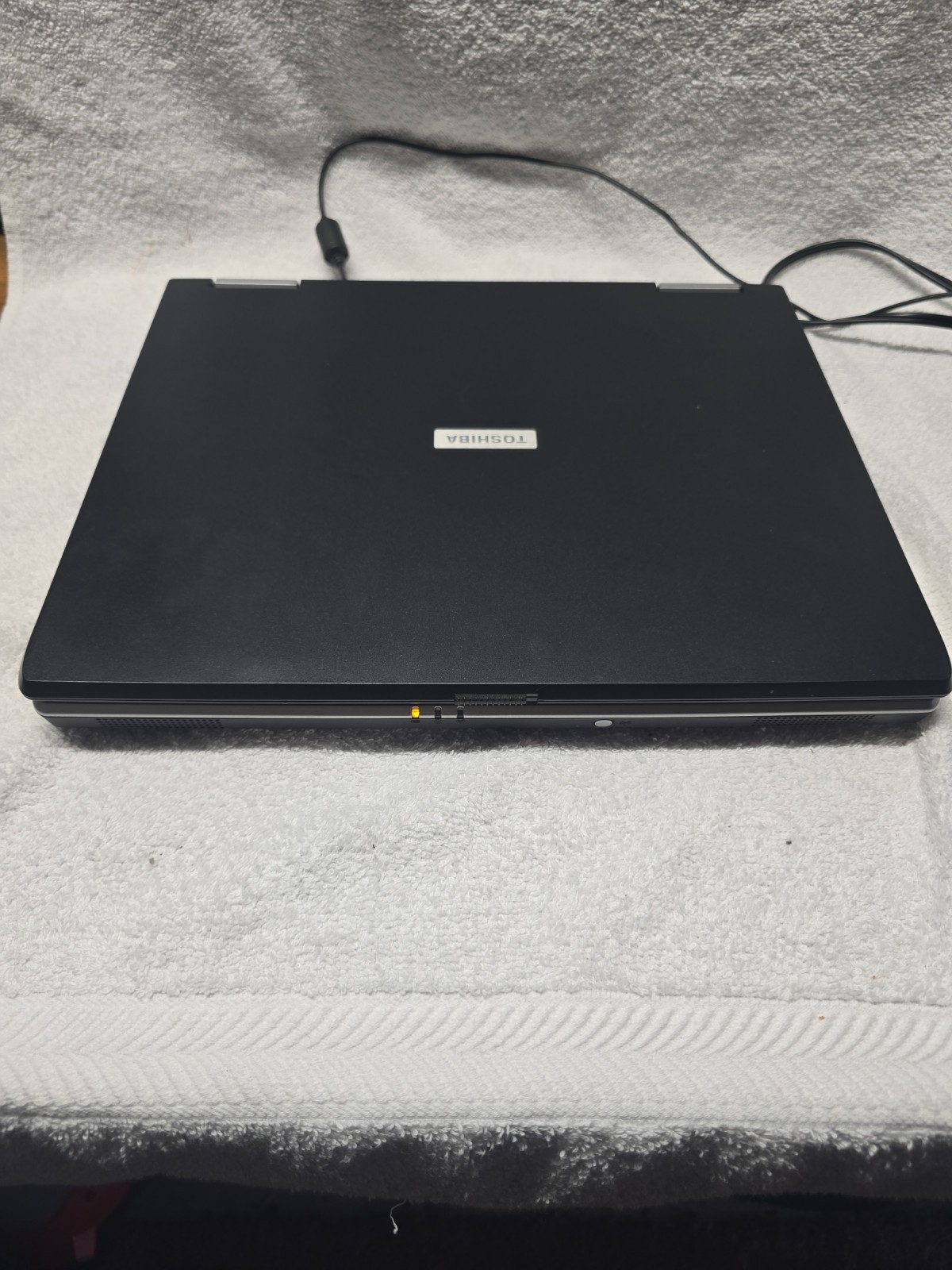 Toshiba Satelite L25-S119 PSL2XU-OOJOOD Intel  Laptop Computer w/ Handheld Mouse