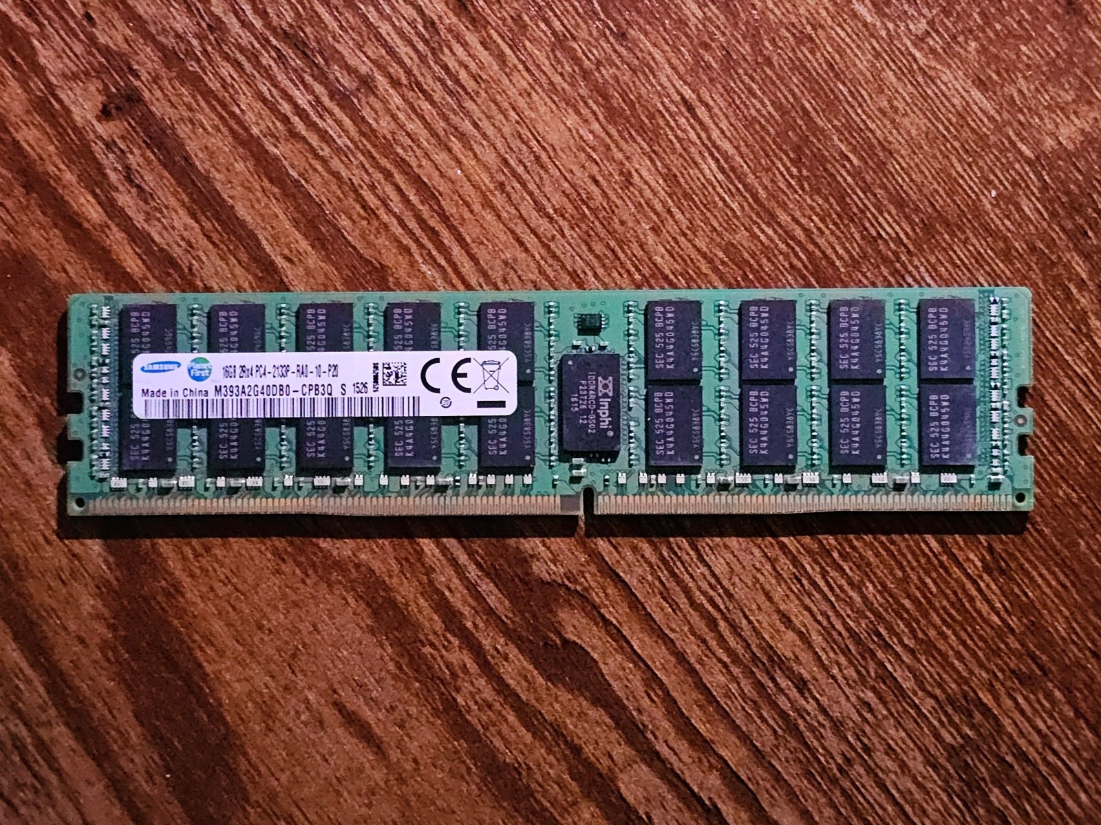 Samsung 16GB (1x16GB) 288-pin RDIMM 2400MHz DDR4 RAM Module (M393A2G40EB1-CRC)