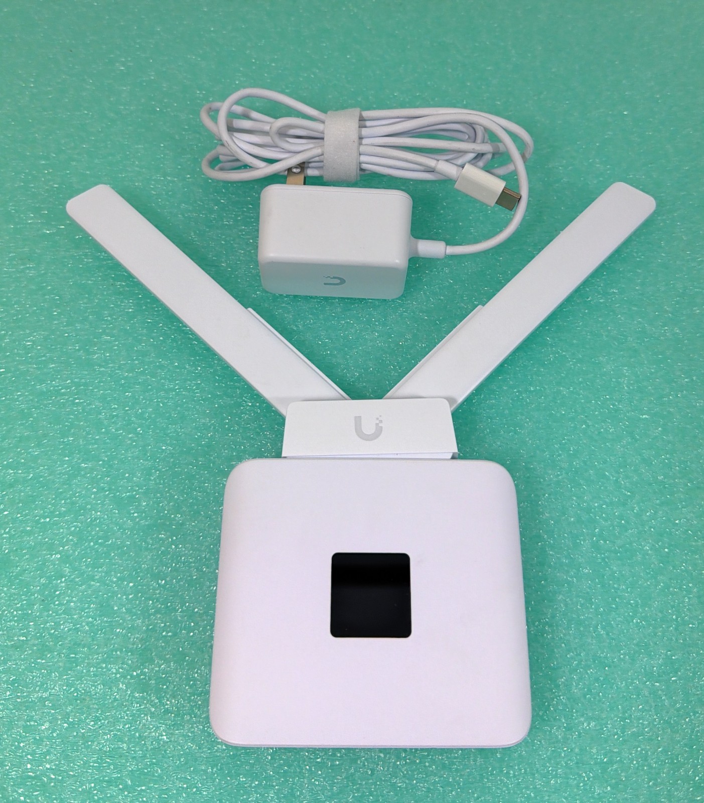 Ubiquiti UniFi Mobile Router UMR LTE WiFi 4 Gigabit PoE w/ USB-C Power