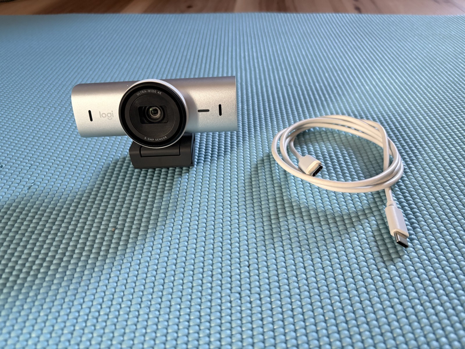 Logitech MX Brio 4K Ultra HD Webcam Pale Gray 8.5MP USB-C HDR AI Webcam