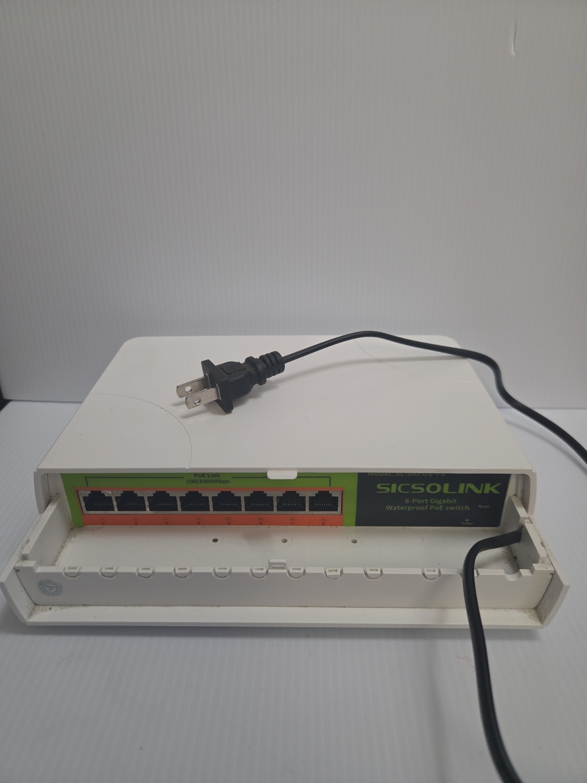 Outdoor Waterproof 8-Port PoE Switch with 8 Port PoE+ Gigabit 