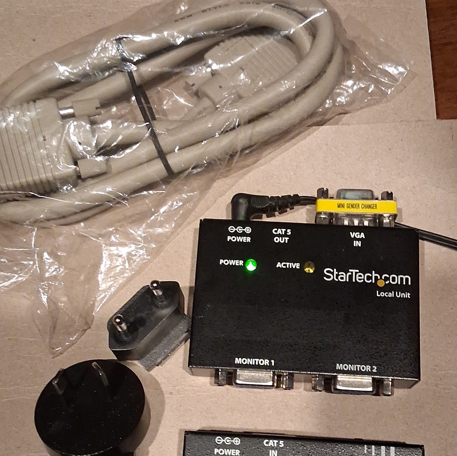 StarTech.com VGA Over Cat5 Extender 1:2 VGA/RJ-45 Black ST121UTP
