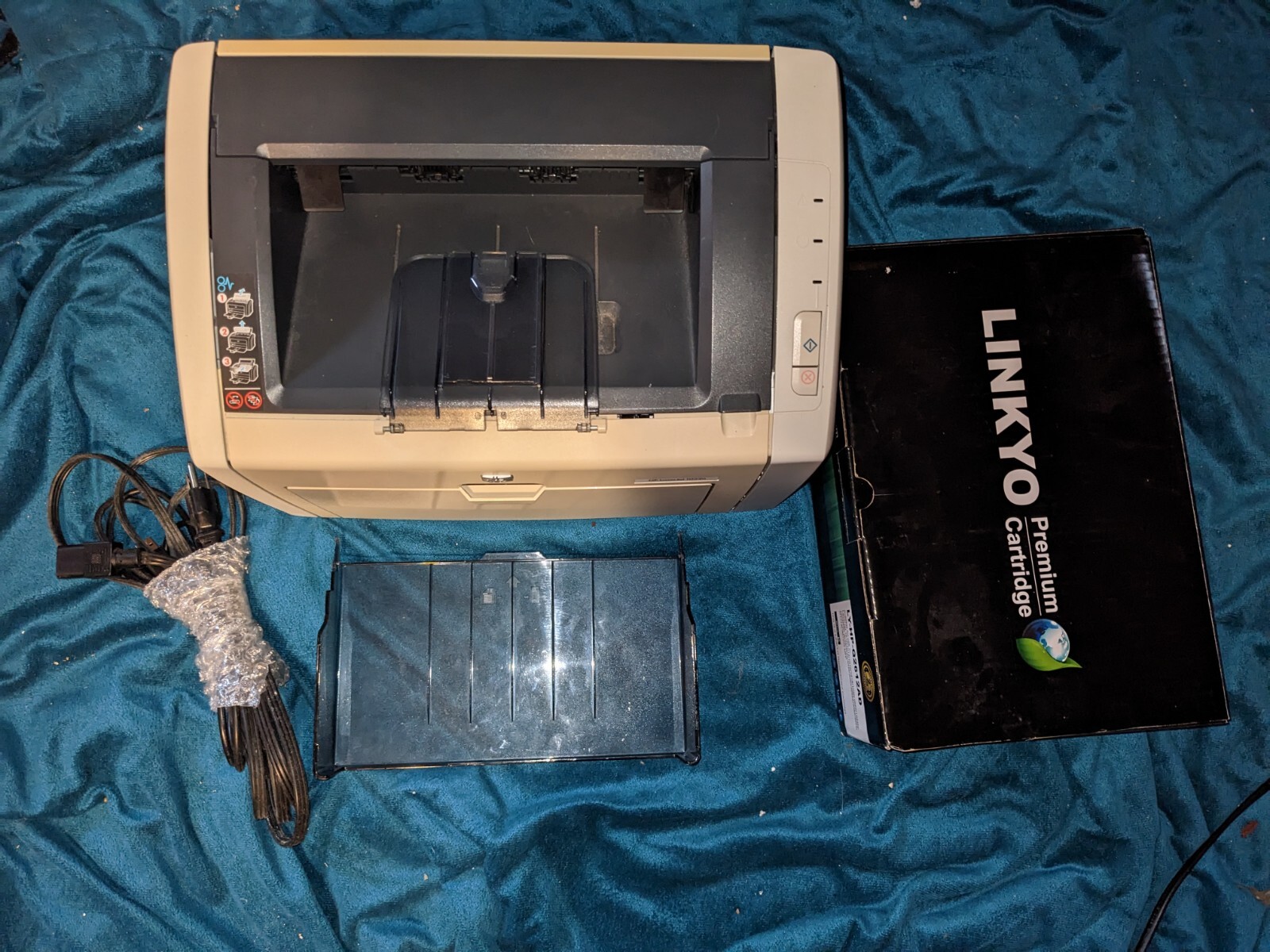 HP LaserJet 1022n Printer with new cartridge + cords bundle