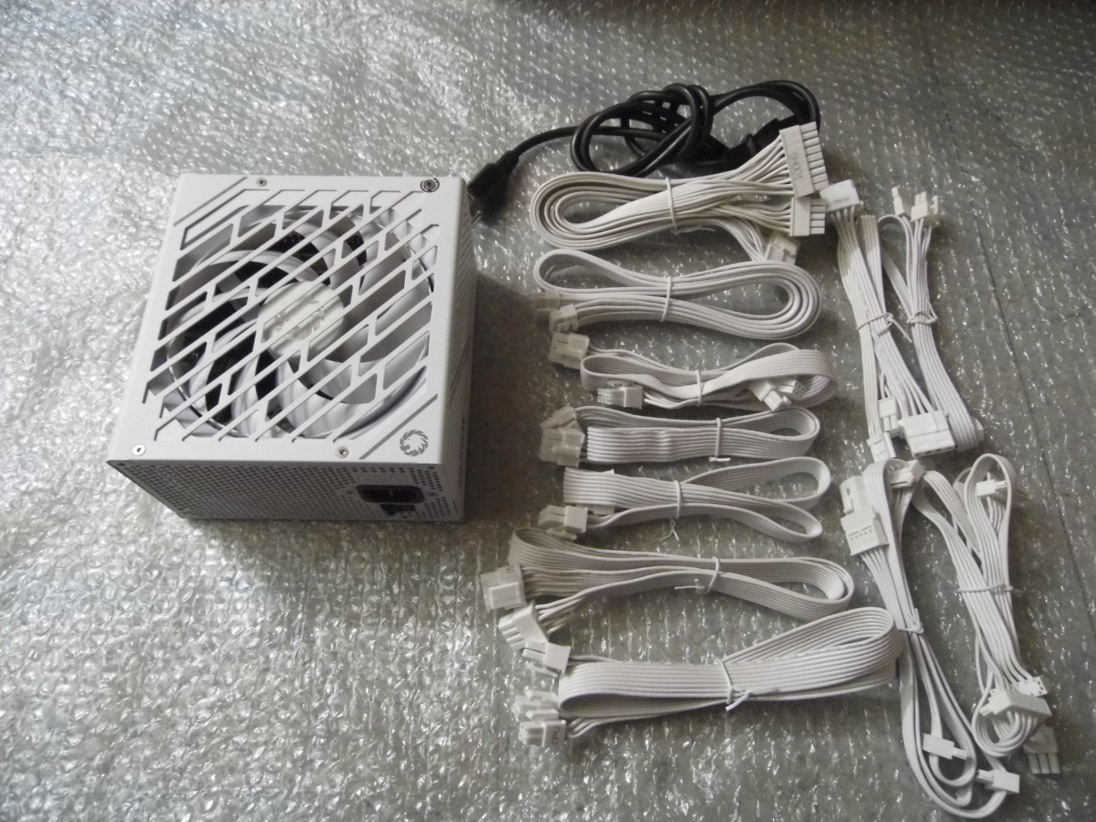 Gamemax Rampage Series 1050W ATX 3.1 & PCIe 5.1 80 Plus Platinum Certified Works
