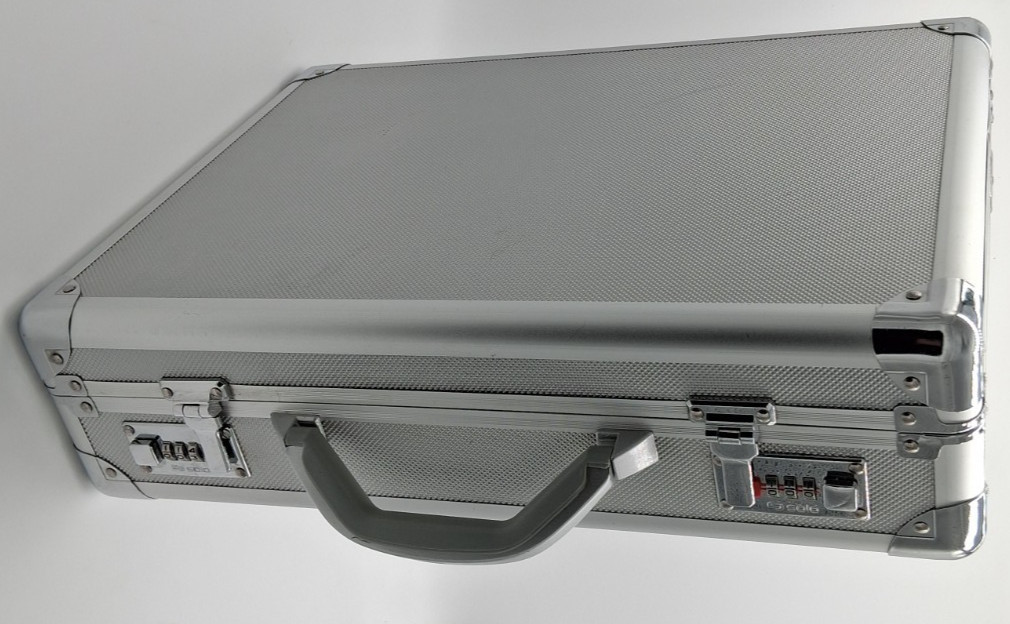 17.3"Aluminum Hard Shell Laptop Attache Solo Fifth Avenue Dual Combination Lock
