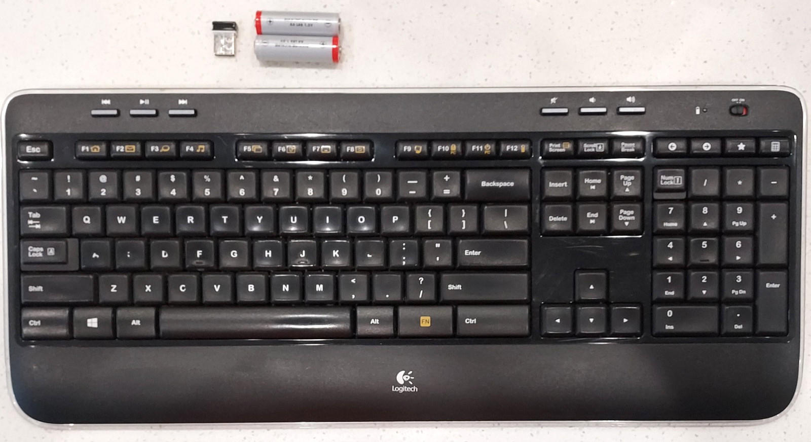 Logitech K520 Wireless Desktop Computer Keyboard Y-R0012 w/USB Dongle Batteries