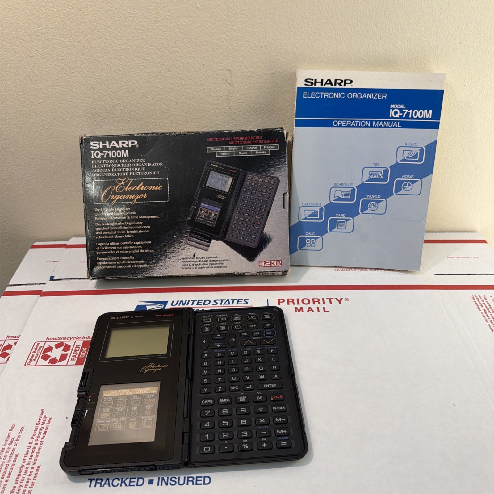 Vintage ELECTRONIC ORGANIZER SHARP IQ-7100 Multilingual Made in JAPAN Box