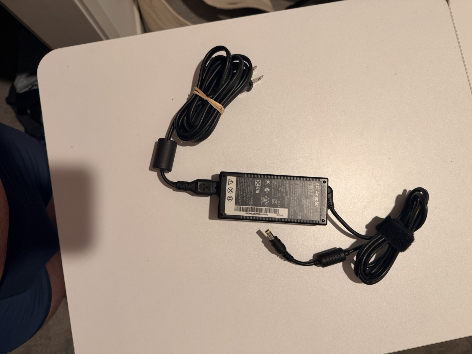 Genuine IBM 08K8208 08K8209 AC Adapter 16V 4.5A 100-240V
