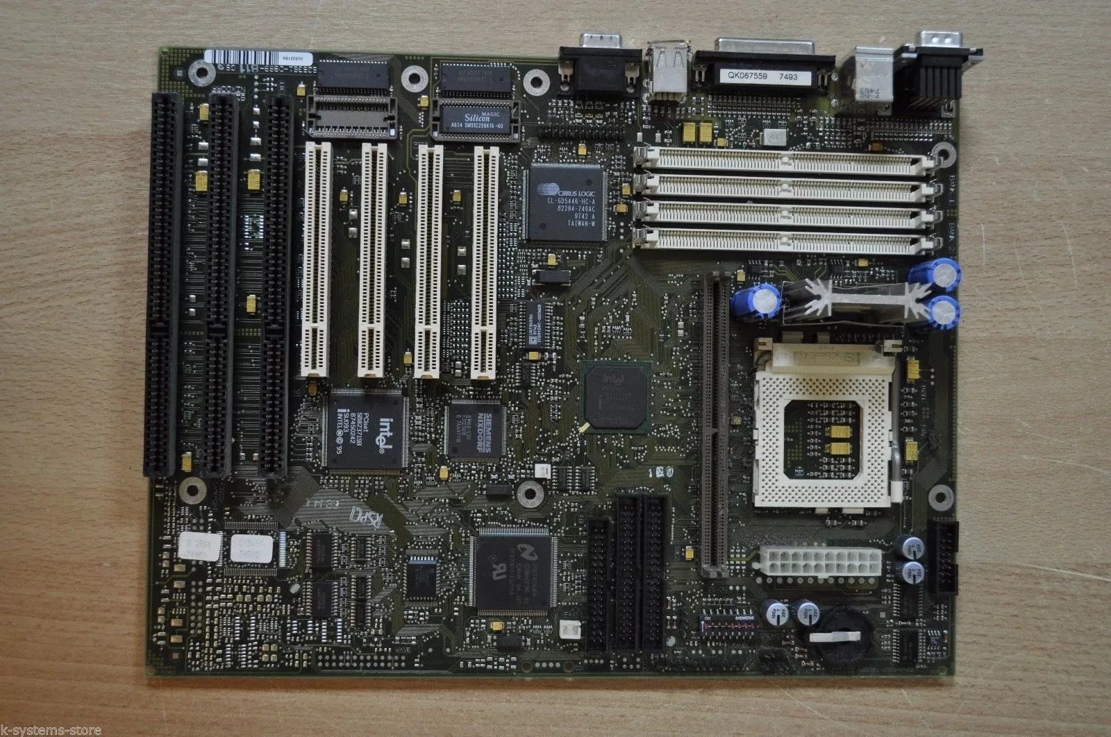 Siemens Nixdorf Socket 7 Motherboard S-26361-D969-B11-GS3 W26361-D969-Z2-02-36 