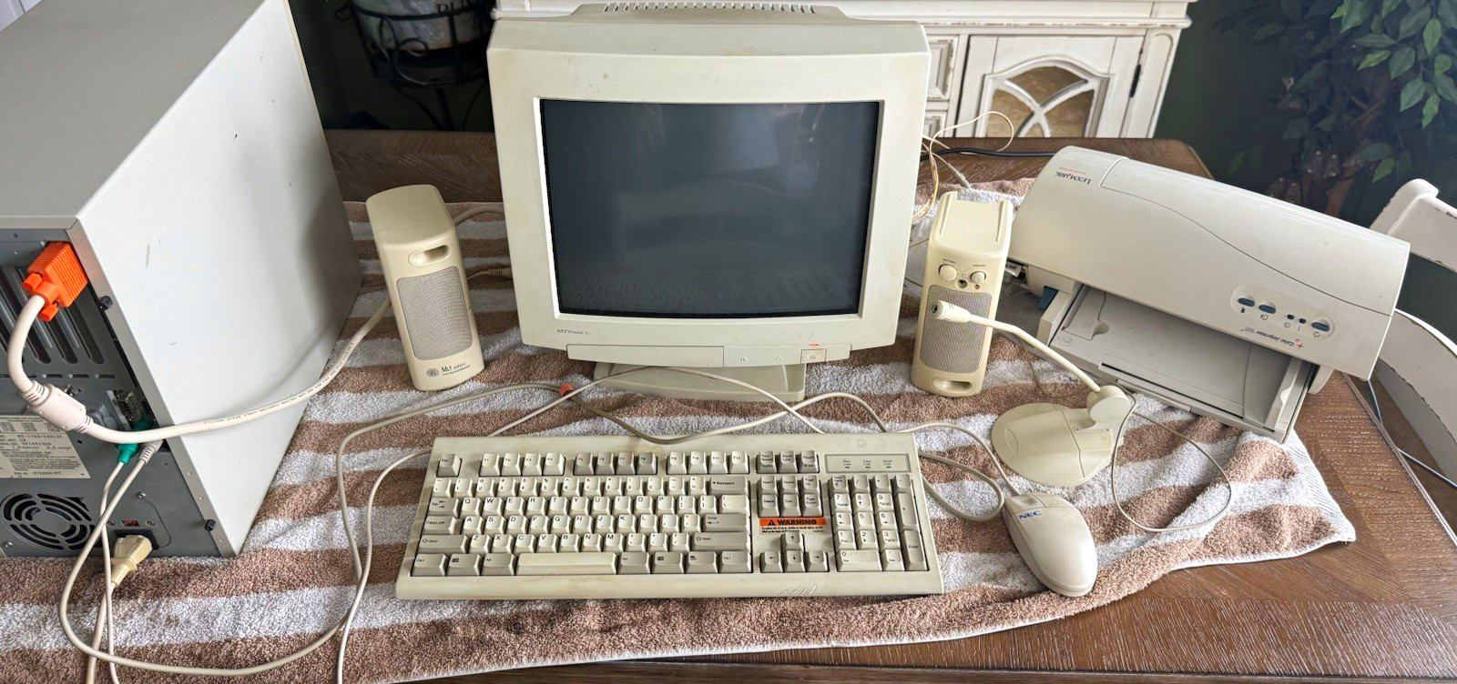 Vintage NEC Ready 7022 Pentium 75 PC CRT Monitor Complete Setup Powers On