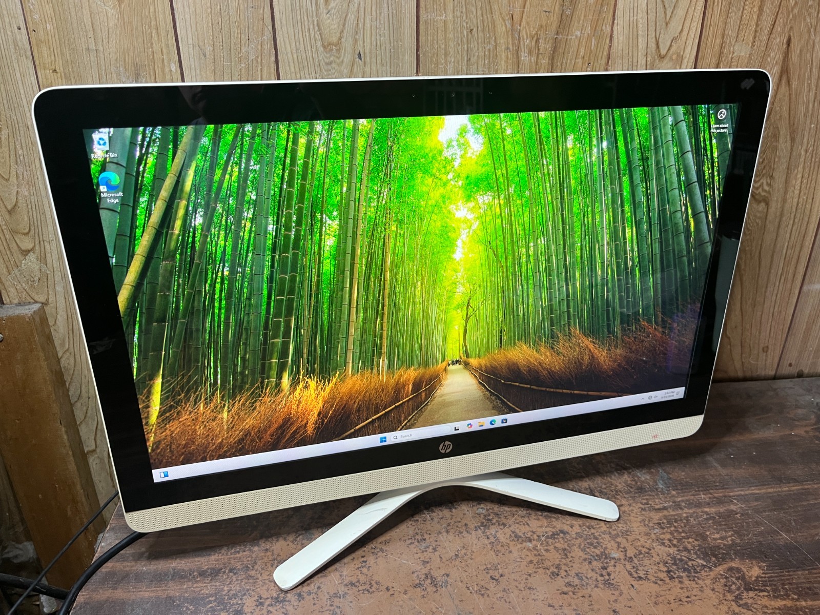 HP AIO 24” FHD Touchscreen, 8GB AMD A8-7410 1TB, Win 11 All In One Computer