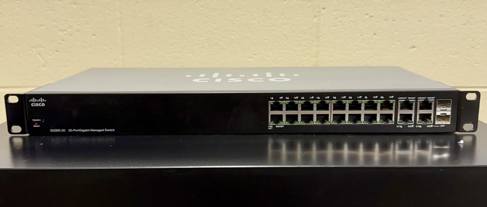 Cisco SG300-20 20-Port GbE & 2-Port DP Managed Network Switch SRW2016-K9
