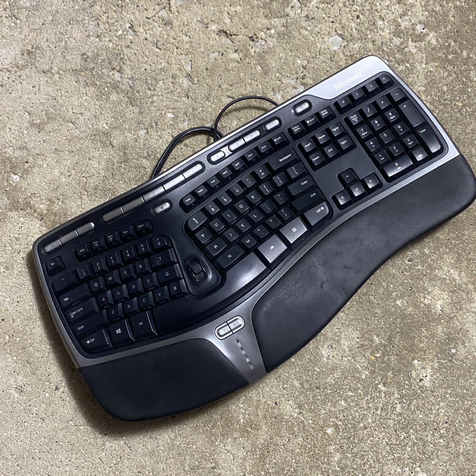 Microsoft Natural Ergonomic Keyboard 4000 V1.0 KU-0462 Wired USB Black