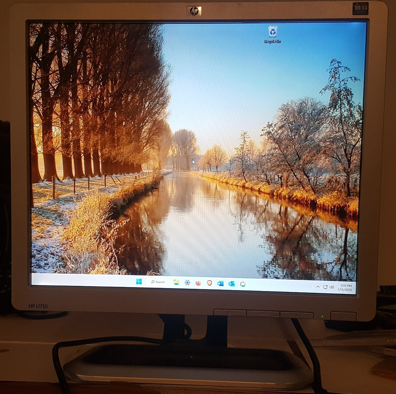 HP L1710 17 Inch 1280 x 1024 Monitor 75Hz LCD Screen 16M Colors