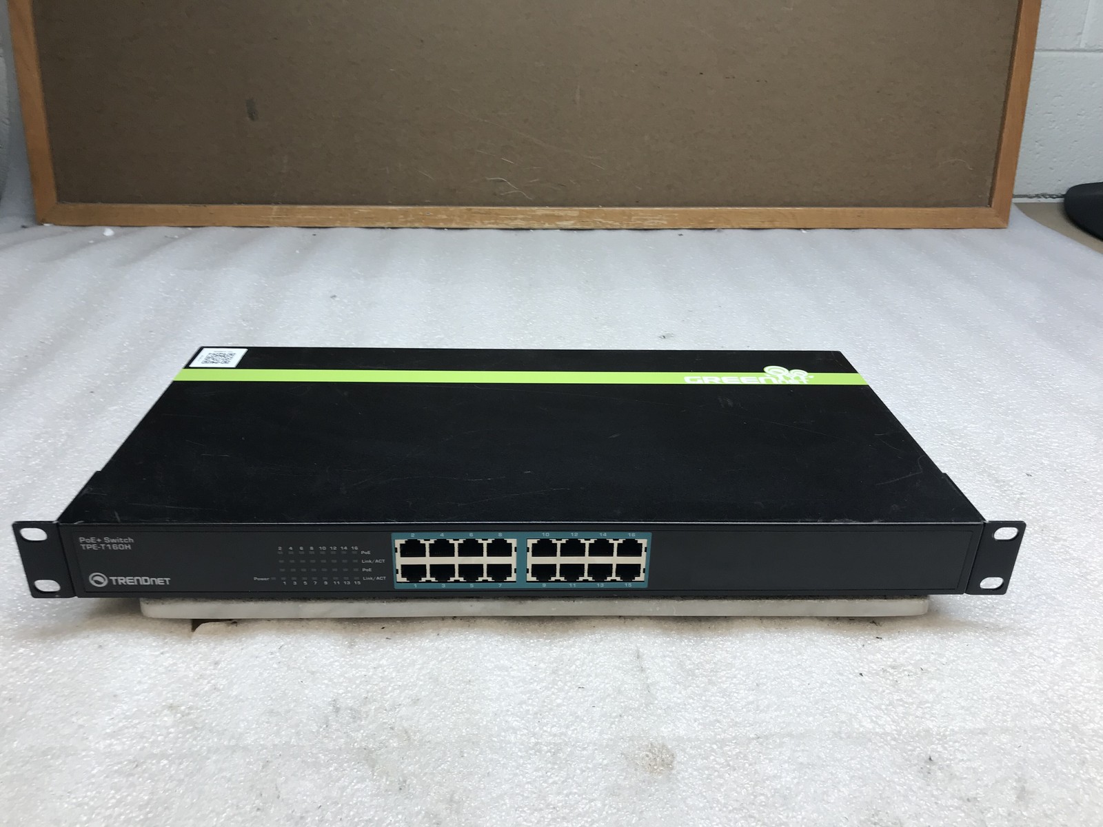 TRENDnet TPE-T160H 16-Port 10/100 Mbps PoE+ Switch w/ RACK EARS