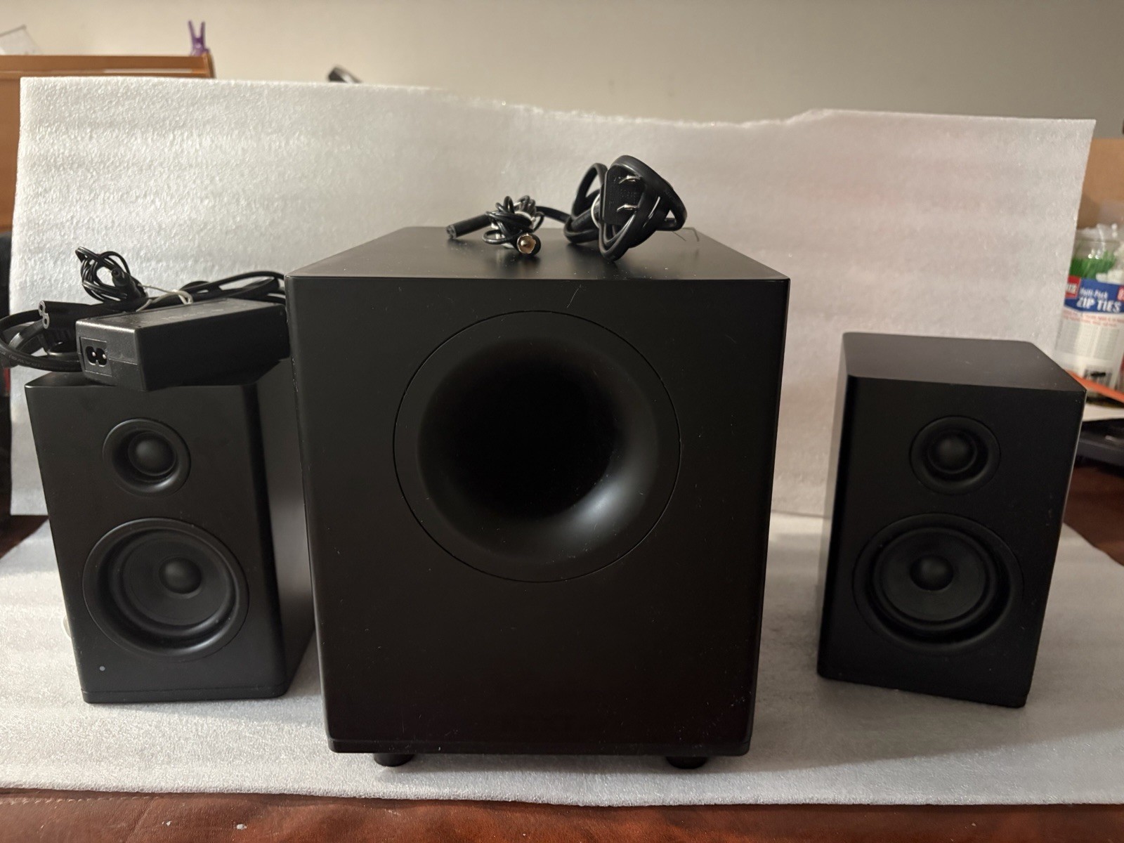 NZXT Relay PC Gaming Desktop Speakers AP-SPKB2-US Black with Subwoofer