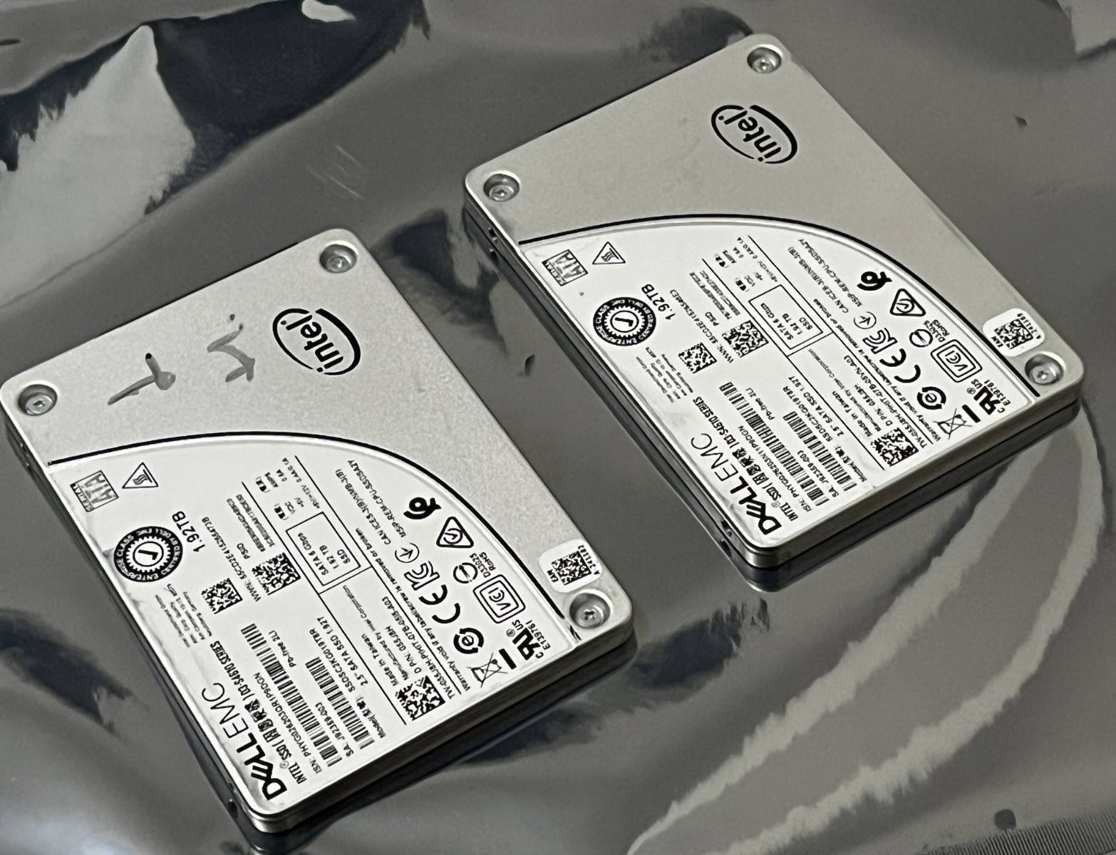 2x Dell Enterprise 55J8H-Intel SSDSC2KG019T8R-1.92TB SATA SSD Drives (3.8TB) ✔️