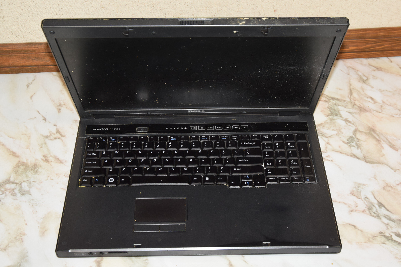 Dead Junk Dell Vostro 1720 17" Laptop Incomplete AS IS Parts Repair