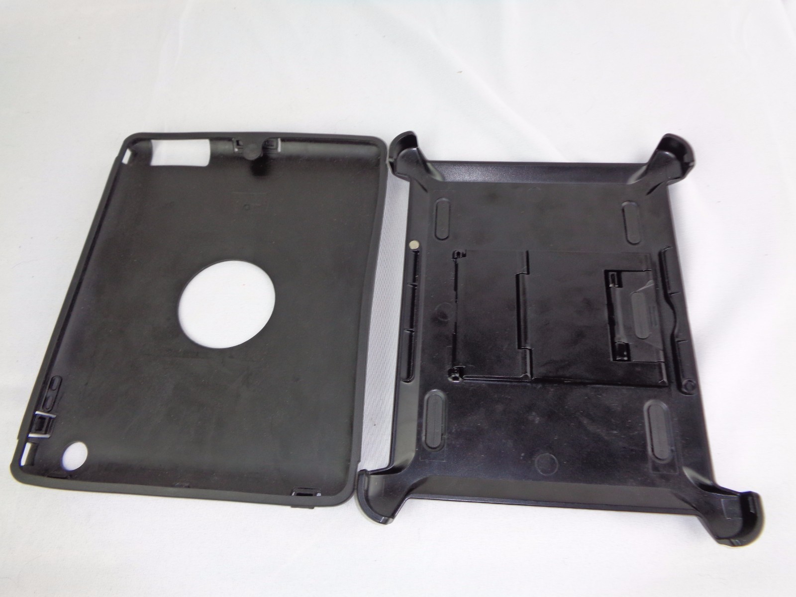 Otterbox Defender Case 10" with Holster Black 