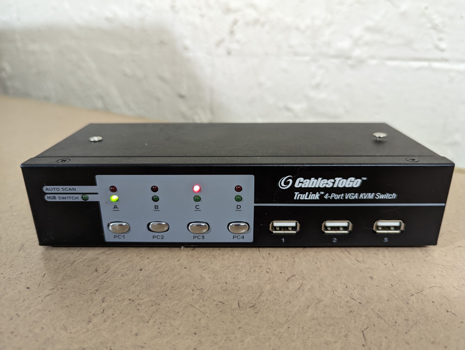 CablesToGo TruLink 4-Port VGA KVM USB 2.0 Switch w/ Power Supply MPN: 35555