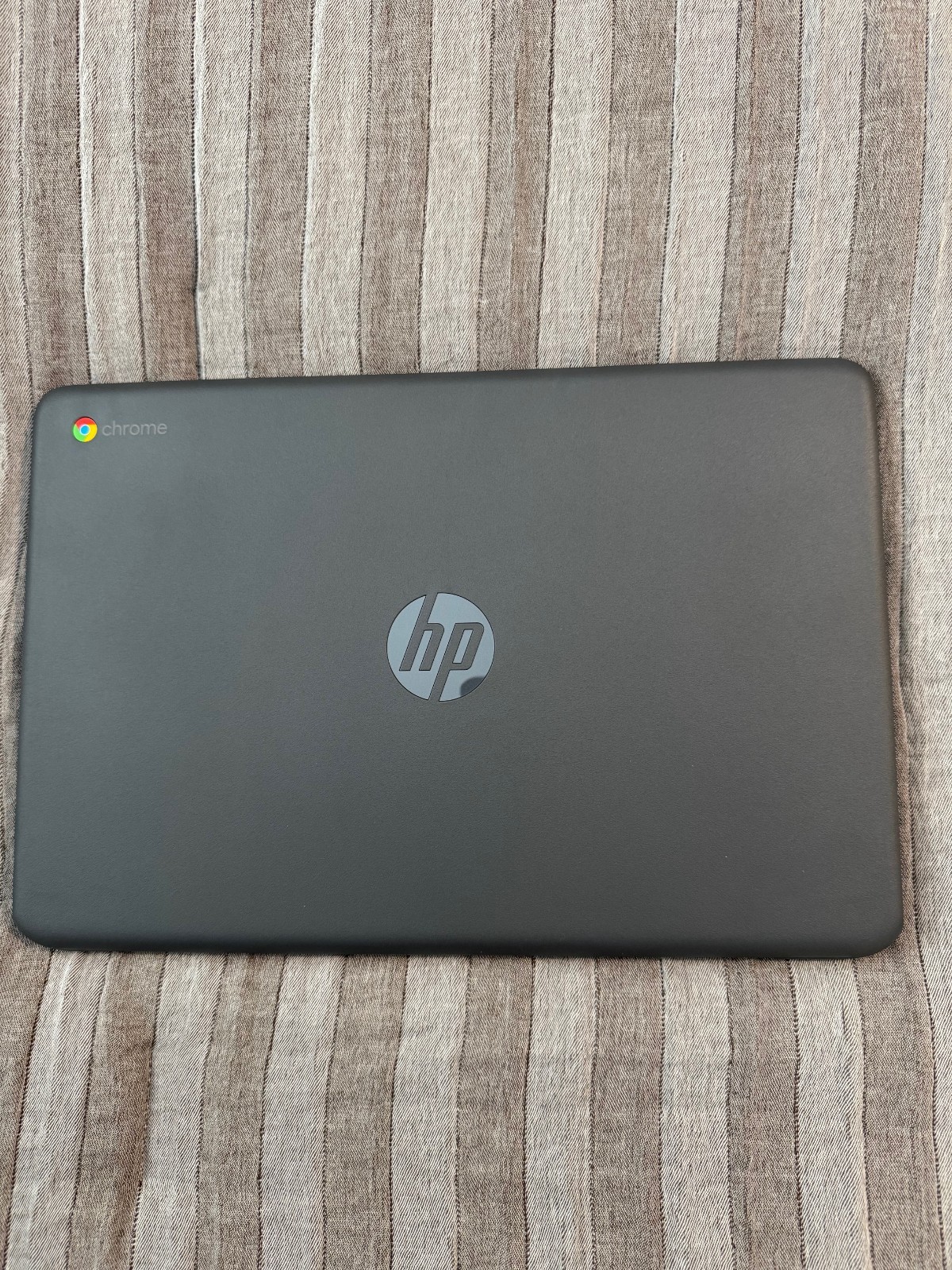 HP Chromebook 14-ca061dx 14 in. 32GB Intel Celeron N3350  2.40GHz, 4GB Laptop