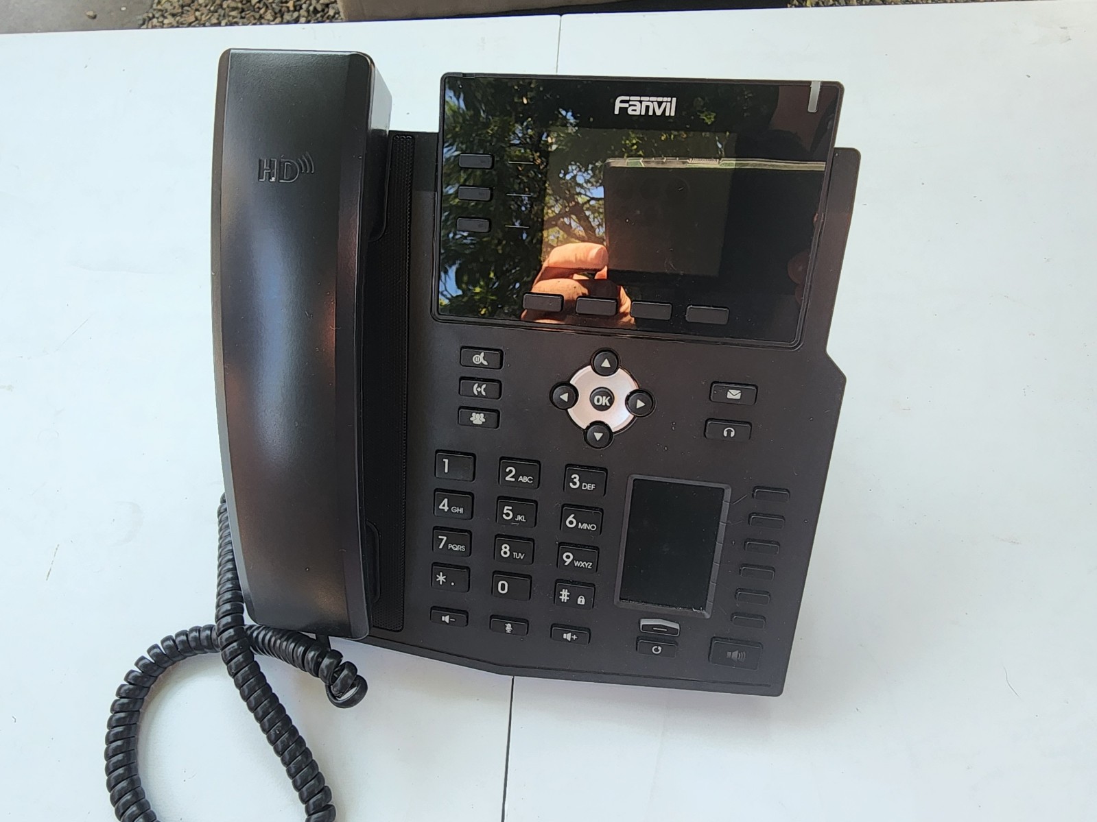 Fanvil X4U Gigabit IP Phone – 12 SIP Lines, Color Display, PoE, HD Voice