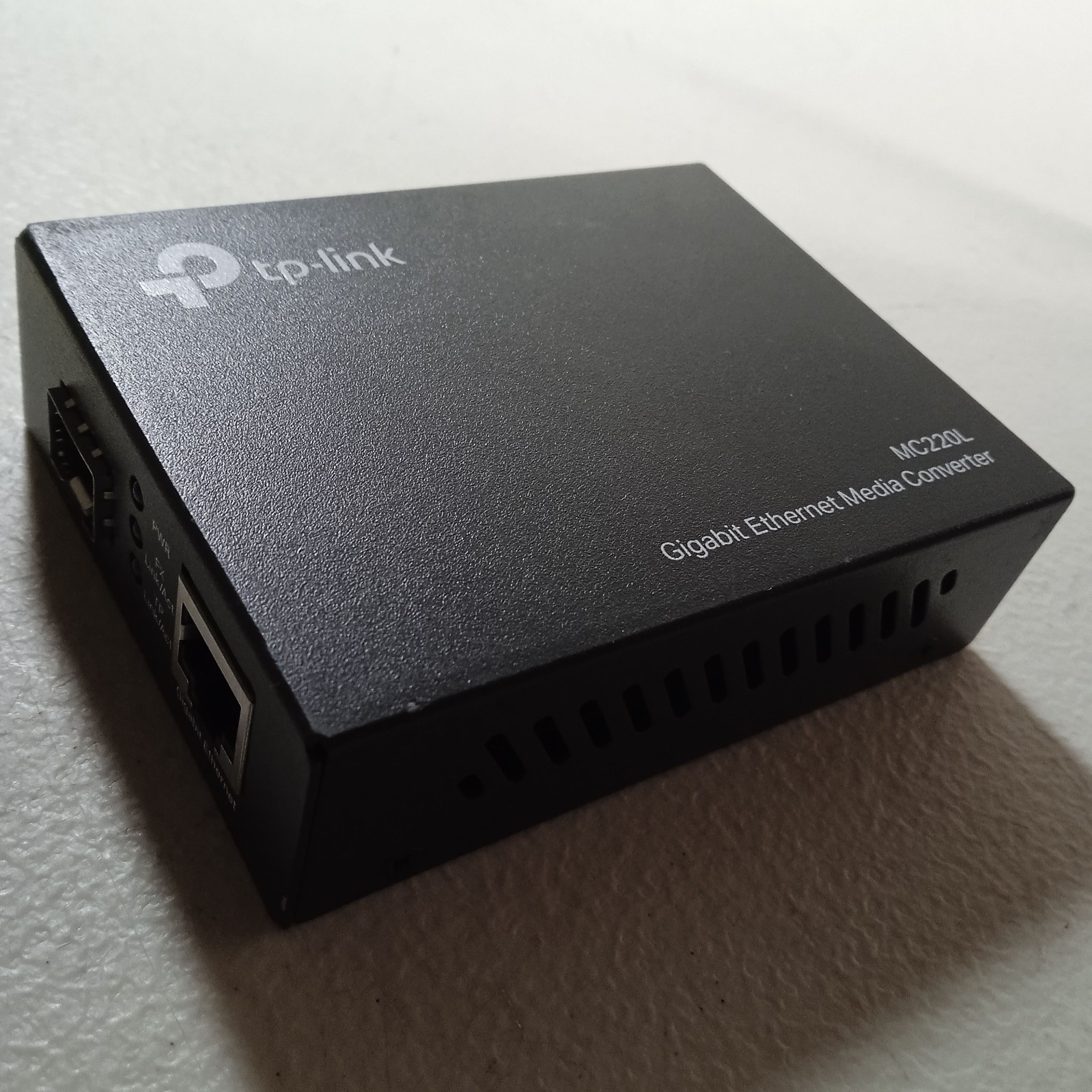 TP-Link MC220L Gigabit SFP Media Converter No Power Cord.