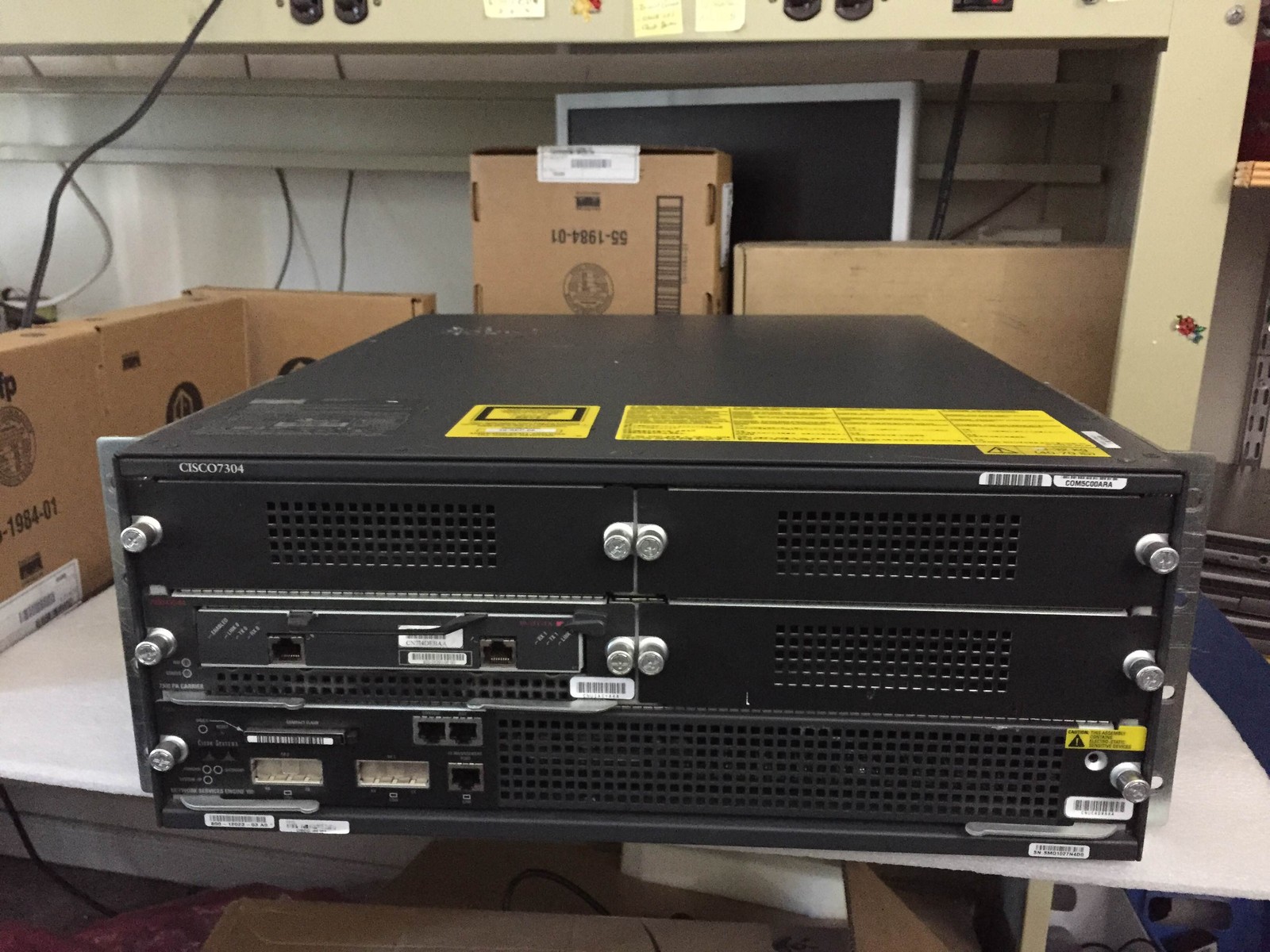 Cisco7304 with 7300-NSE-100 , 7300-CC-PA , PA-2FE-TX , 7300-P Cisco 7304 Real