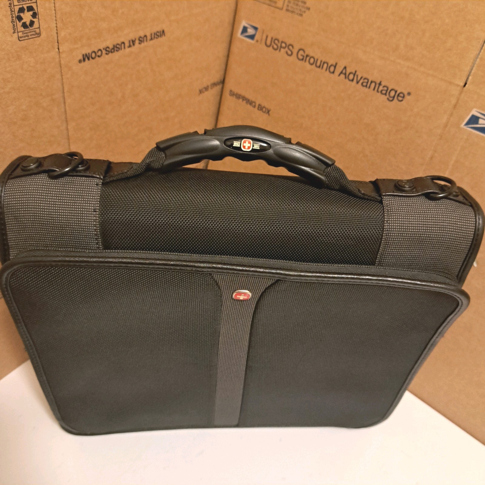 Wenger SWISSGEAR The Elantra Business Gear Tablet Briefcase Bag Black Leather