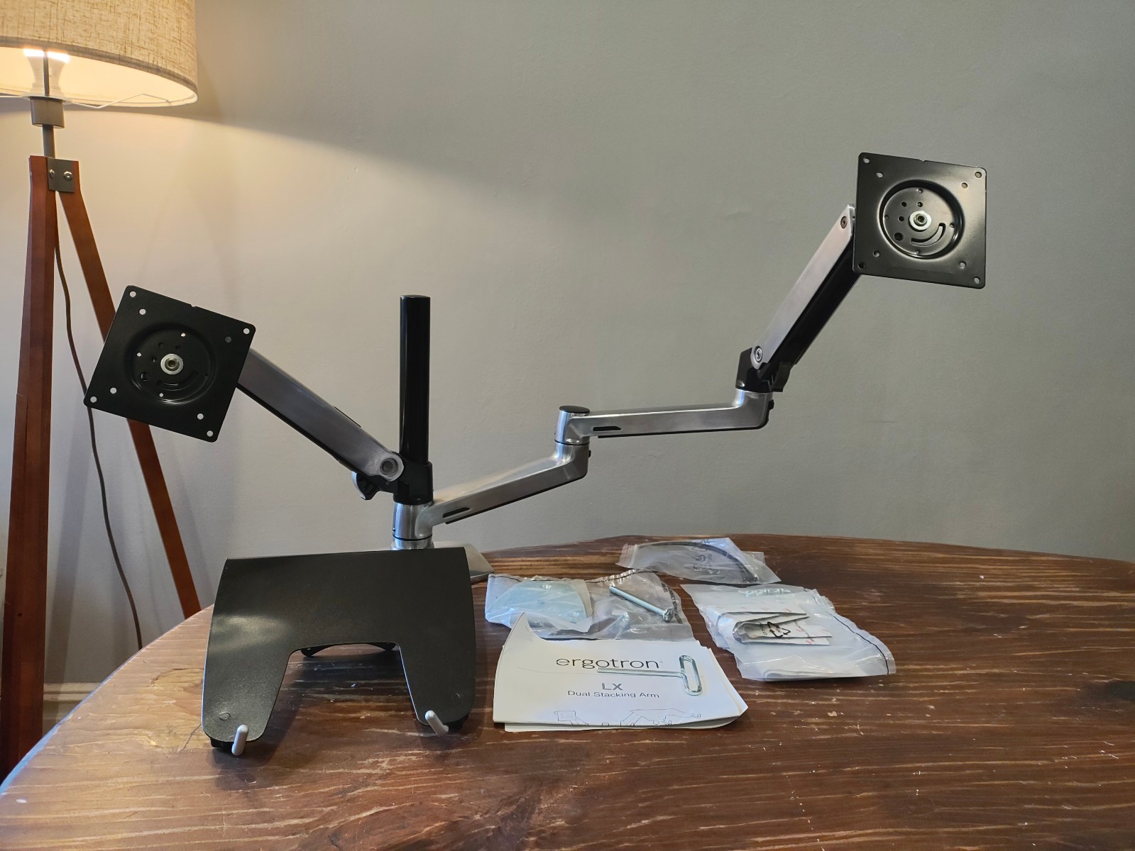 Ergotron LX Vertical Stacking Dual + extension arm (polished alum) + laptop tray