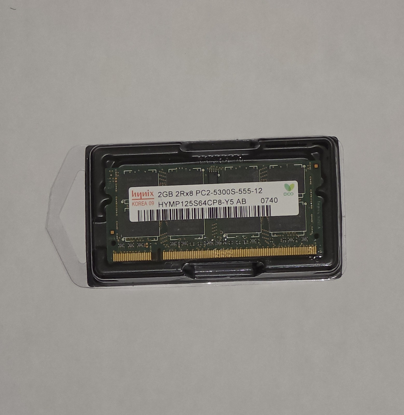 Hynix PC2-5300 2GB SO-DIMM 800 MHz PC2-5300 DDR2 Memory (HYMP125S64CP8Y5)