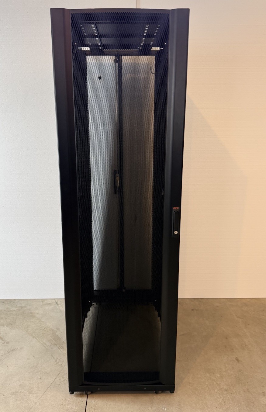 APC AR3300 NETSHELTER ENCLOSURE 42U 600MM X 1200MM SERVER RACK DATA CABINET