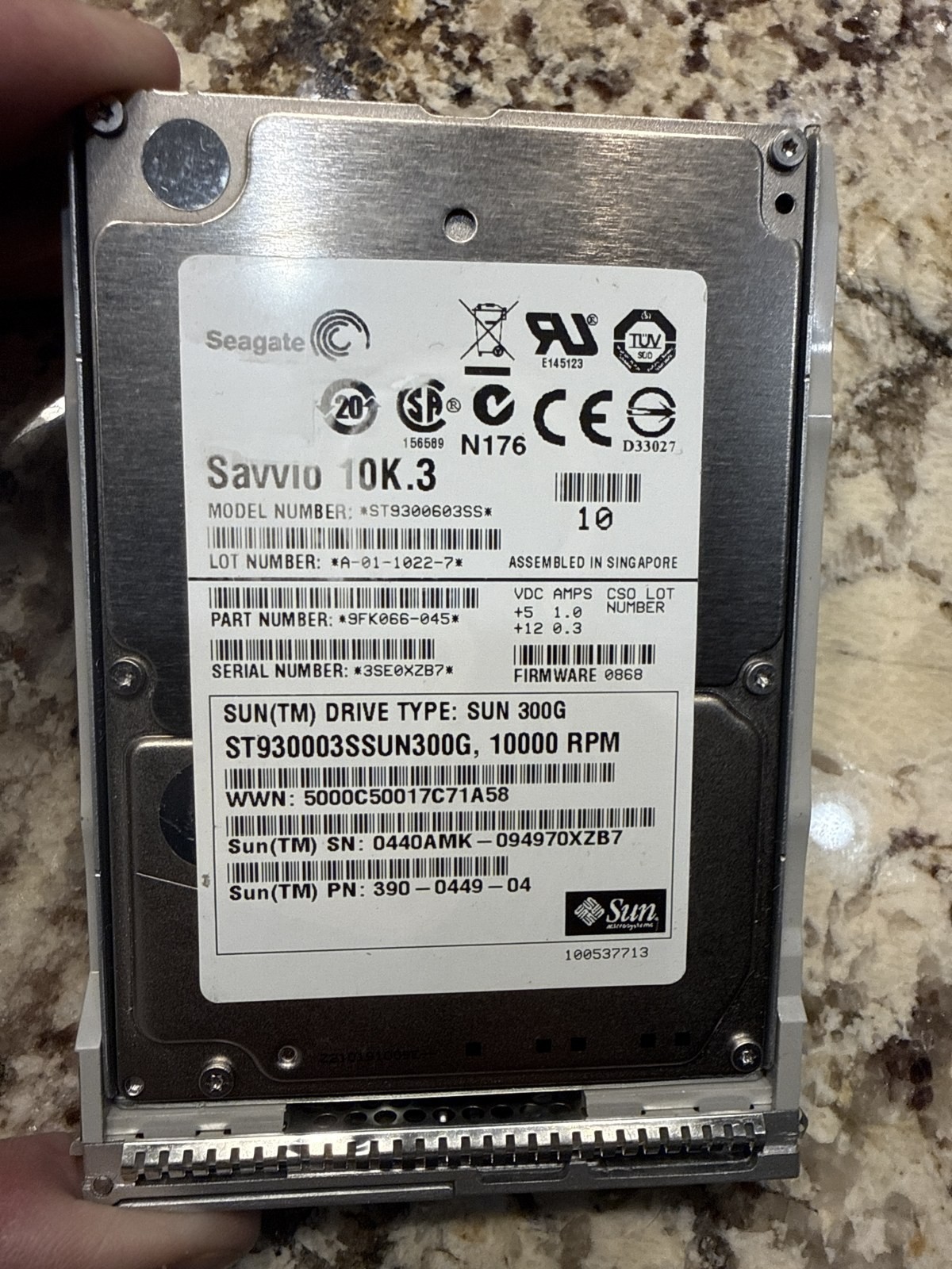Sun Oracle 300GB 10K SAS 2.5" HDD 390-0449-04 ST930003SSUN300G Seagate w/ Tray