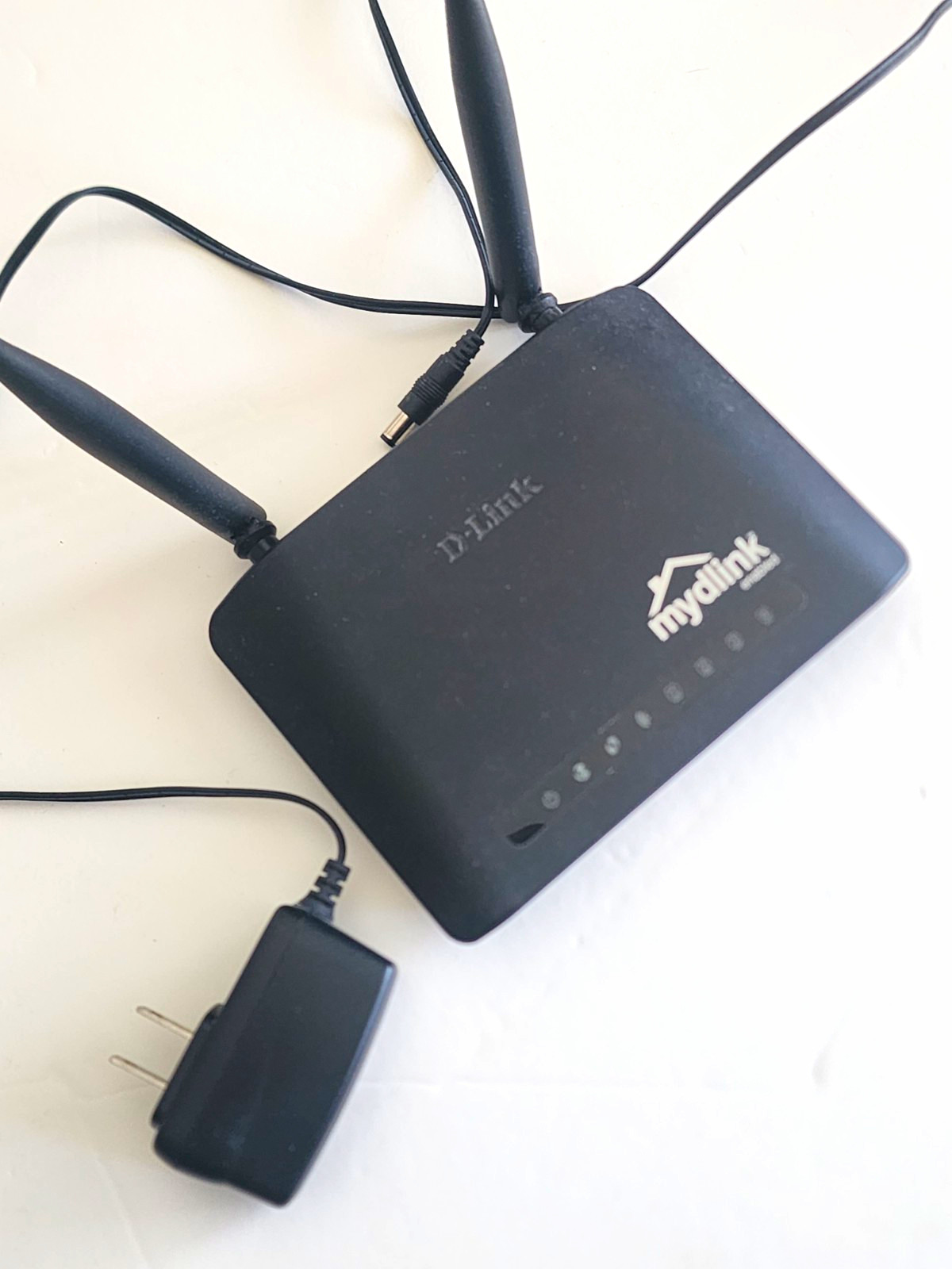D-Link mydlink Enabled Wireless Router Black 4-Port LAN Ethernet RJ-45