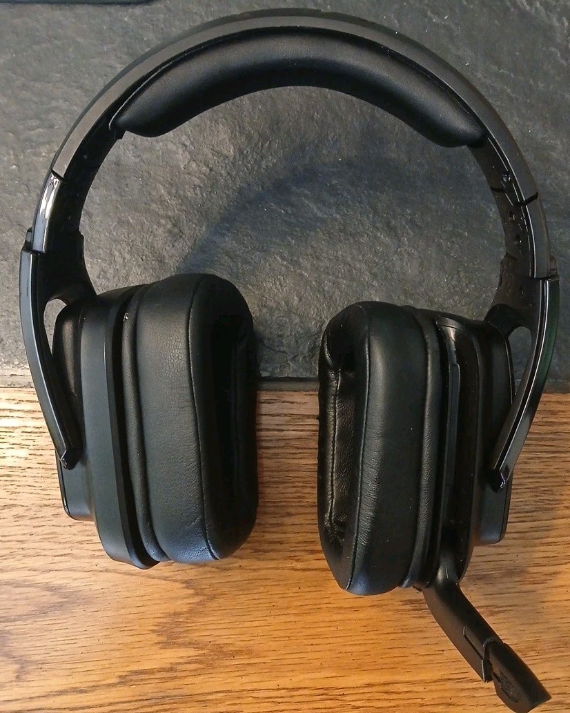 Logitech G935 Wireless 7.1 Surround Sound LIGHTSYNC RGB Gaming Headset READ ALL
