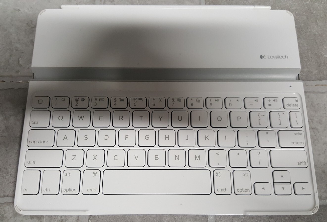 Logitech Y-R0032 Ultrathin Keyboard Cover Bluetooth for iPad 