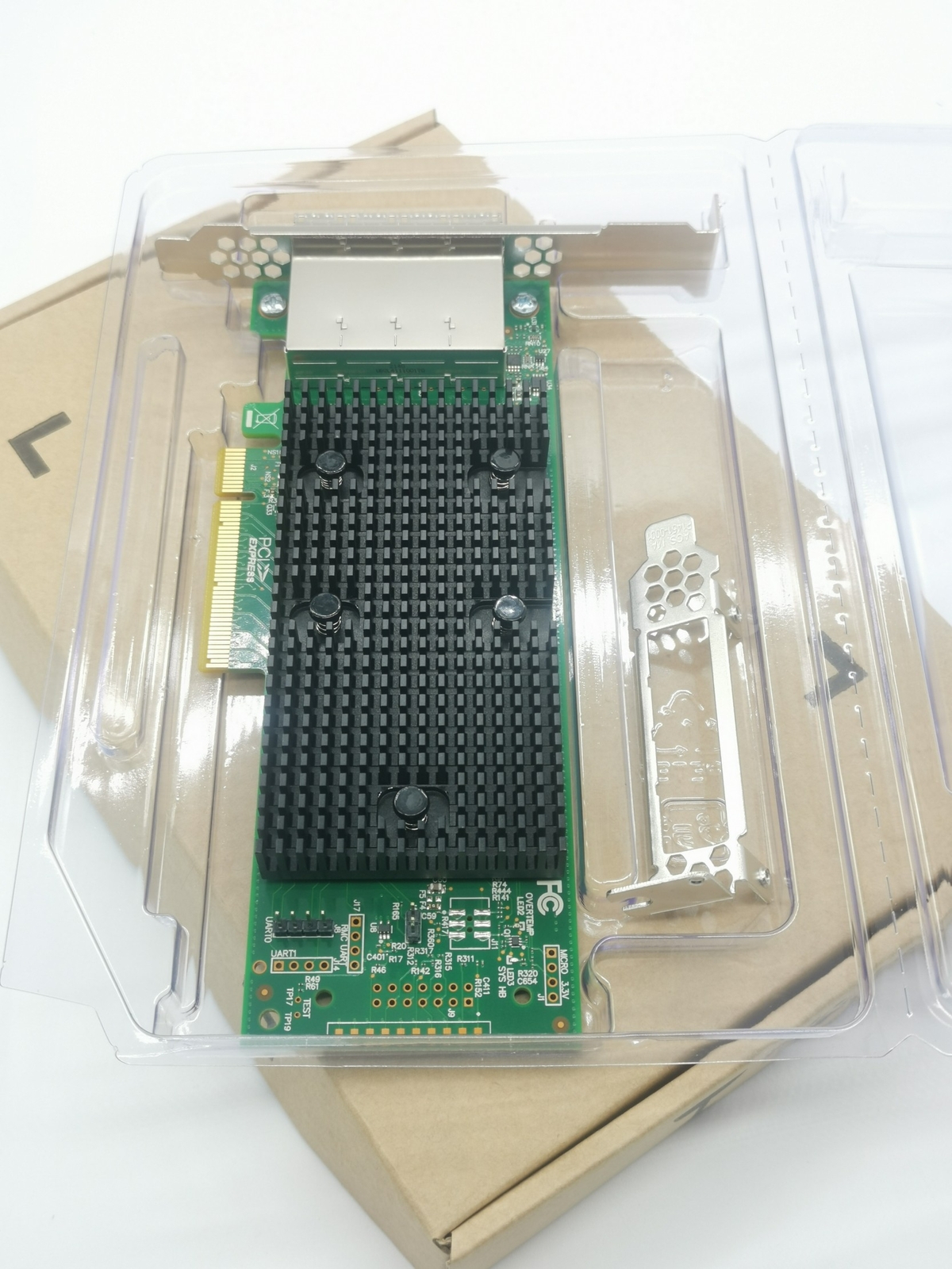 BROADCOM LSI OEM 9400-16E 12Gb/s 16-Port SAS PCI-E 3.1 x8 Ext. Tri-Mode HBA