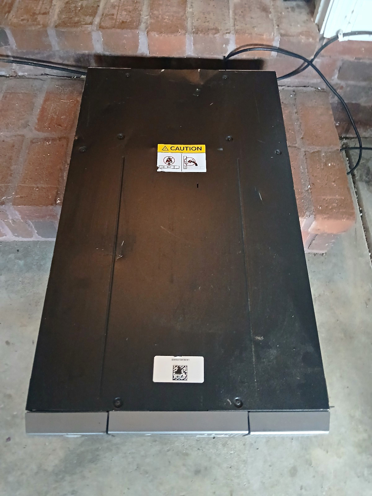 Dell PowerVault TL2000 Rack Mount UPS 100-240VAC 1 Outlet LX-4001-001ACF
