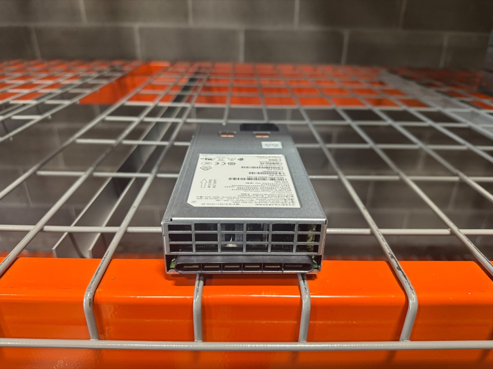 CISCO NXA-PDC-930W-PI Nexus 9K 930W DC PS, Port-side Intake (spare)