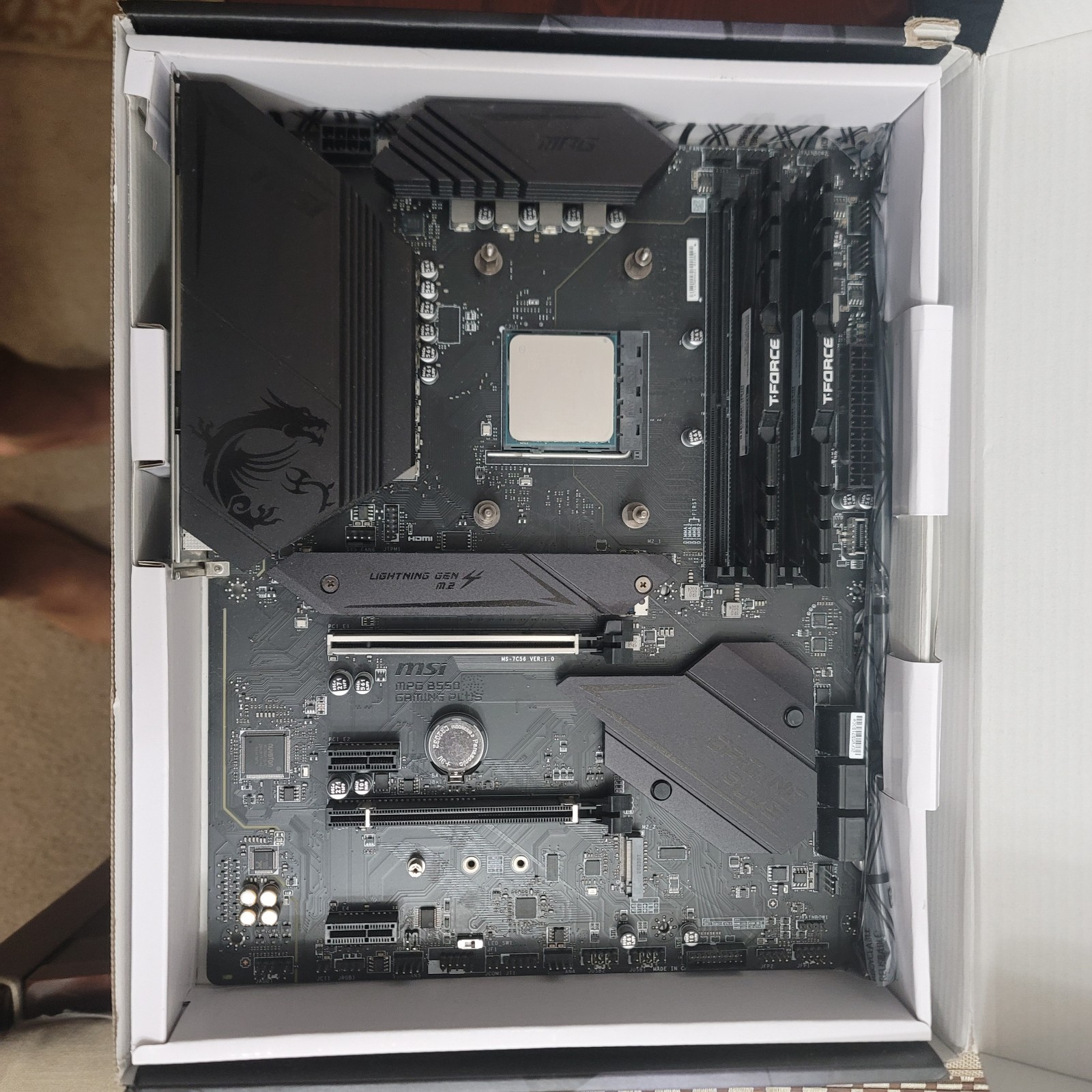 Ryzen 3700x + MSI MPG B550 GAMING PLUS ATX AM4 + Team T-FORCE DARK Za 16GB
