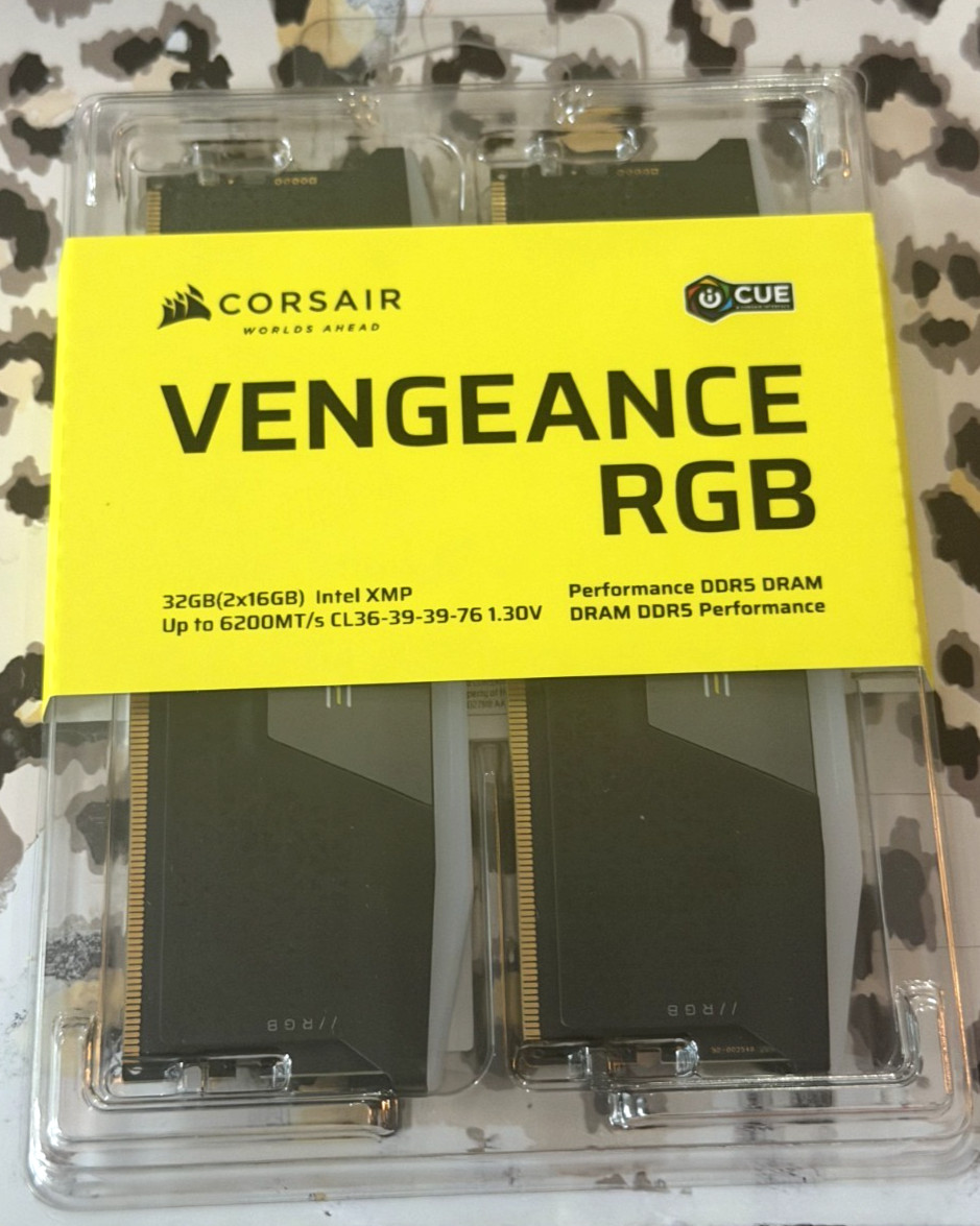 NEW IN BOX - Corsair Vengeance RGB 32gb (2x16gb) DDR6200 CL36 CMH32GX5M2B6200C3
