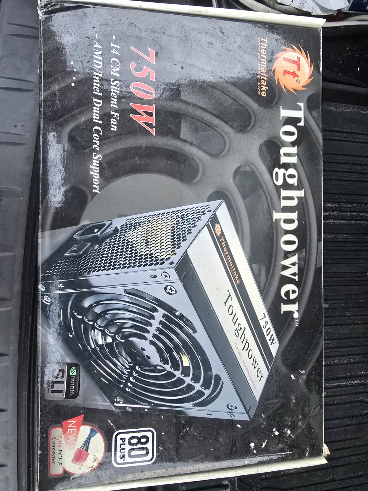 Toughpower Thermaltake 750 Watt 14cm Silent Fan