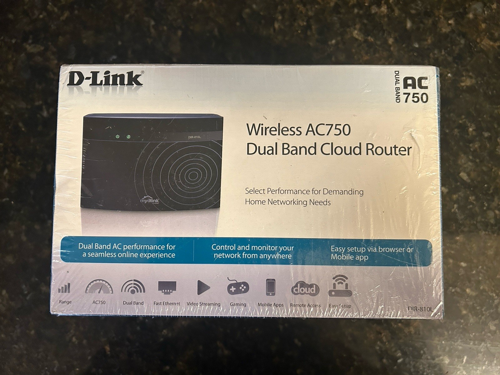 D-Link Wireless AC 750 Dual Band Cloud Router (DIR-810L) Brand New