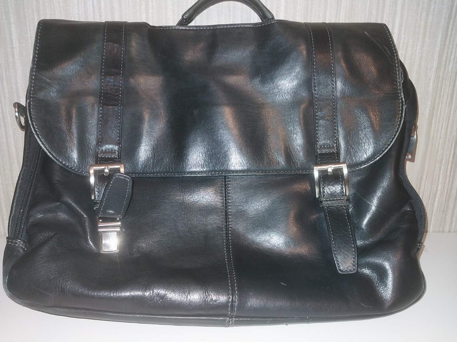 genuine leather computer bag Used Great Condition  No Shoulder Strap 