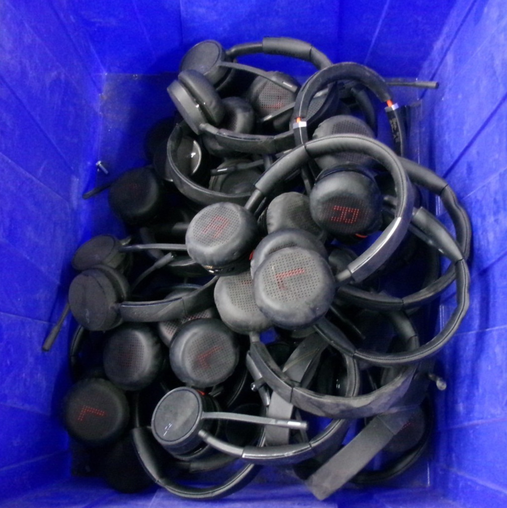LOT OF 26 PLANTRONICS VOYAGER B4220T WIRELESS HEADSETS