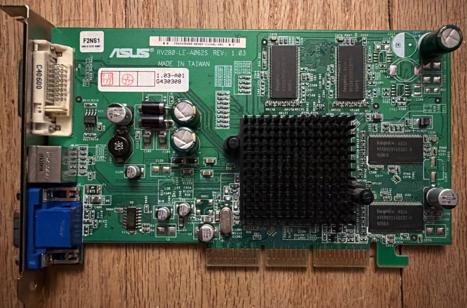 ASUS RV280-LE-A062S Graphics Card