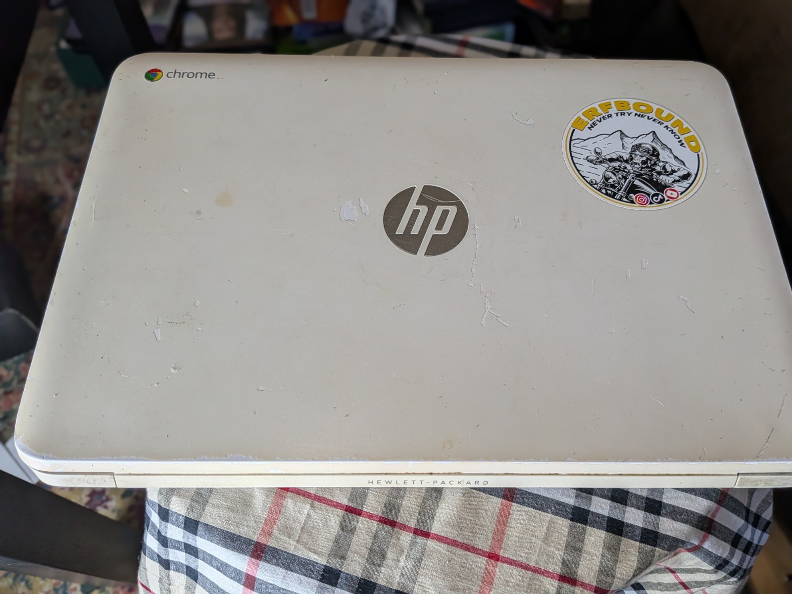 HP Chromebook 14 White Laptop Tested Working No Power Cord, Clean Screen AS-IS
