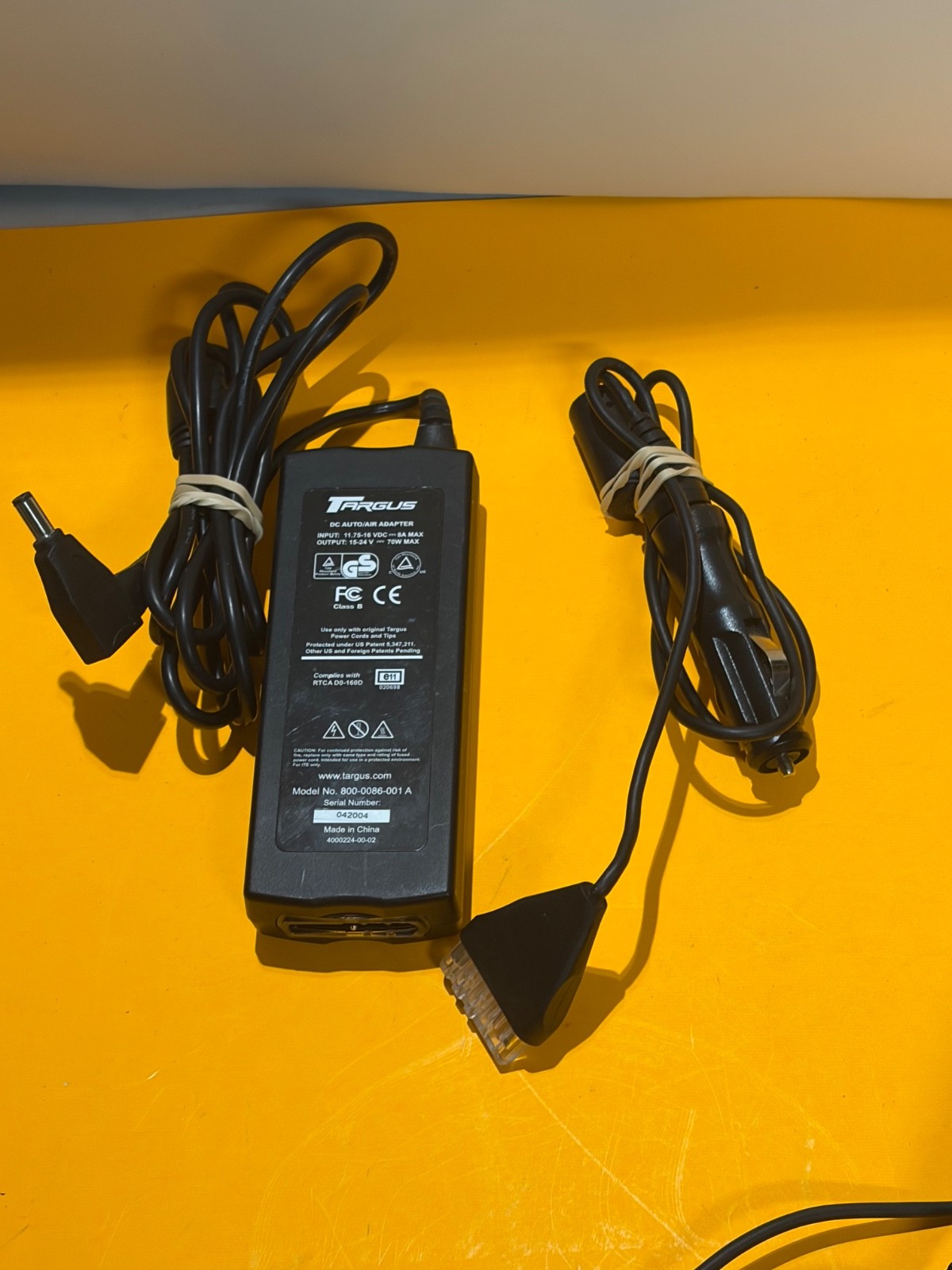 Targus Power Adapter Model: 800-0086-001 A 15-24V  70W w/ Car Charger