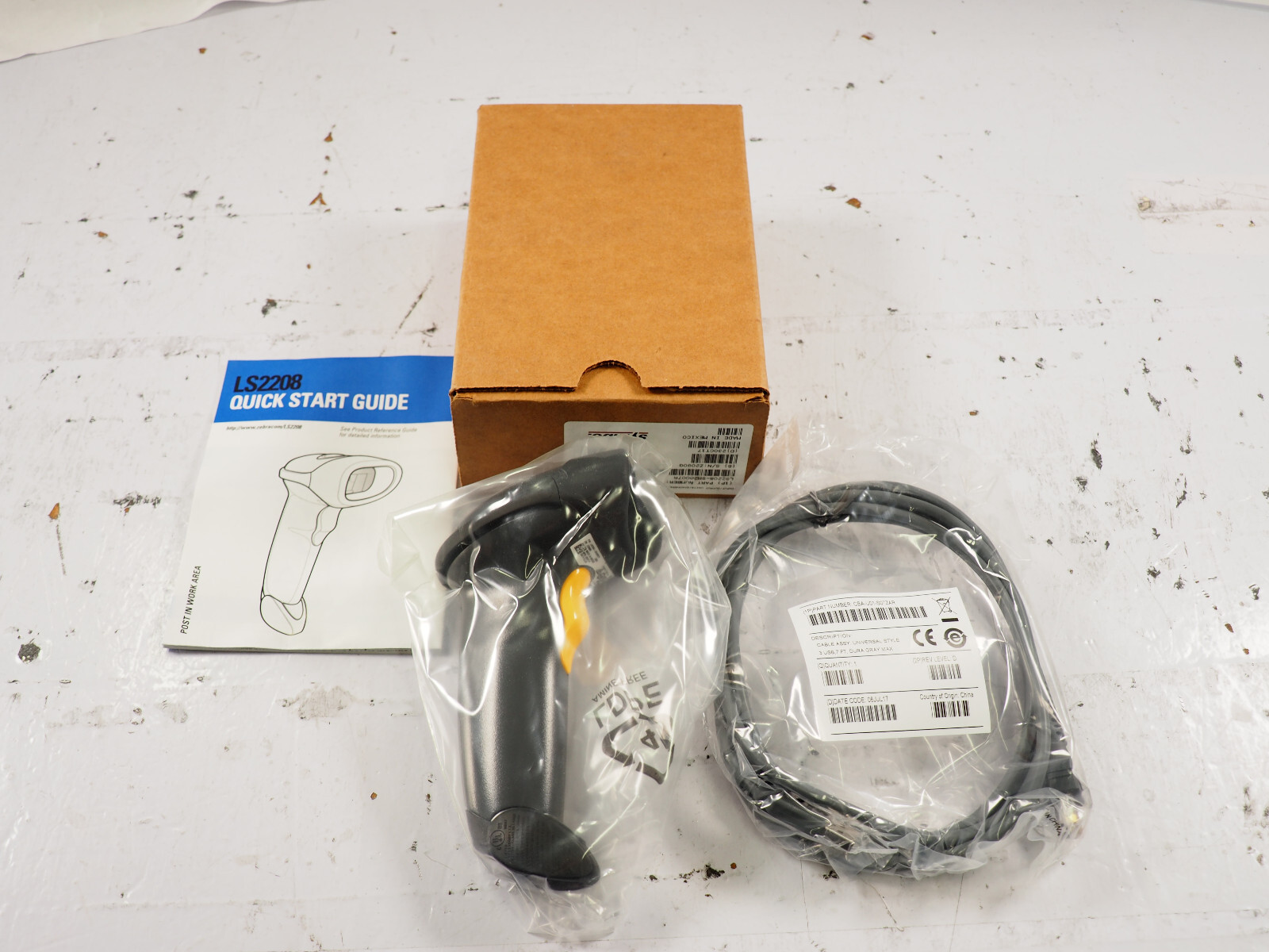ZEBRA / SYMBOL LS2208-SR0007R CBA-U01-S07ZAR Barcode Scanner w / USB Cable