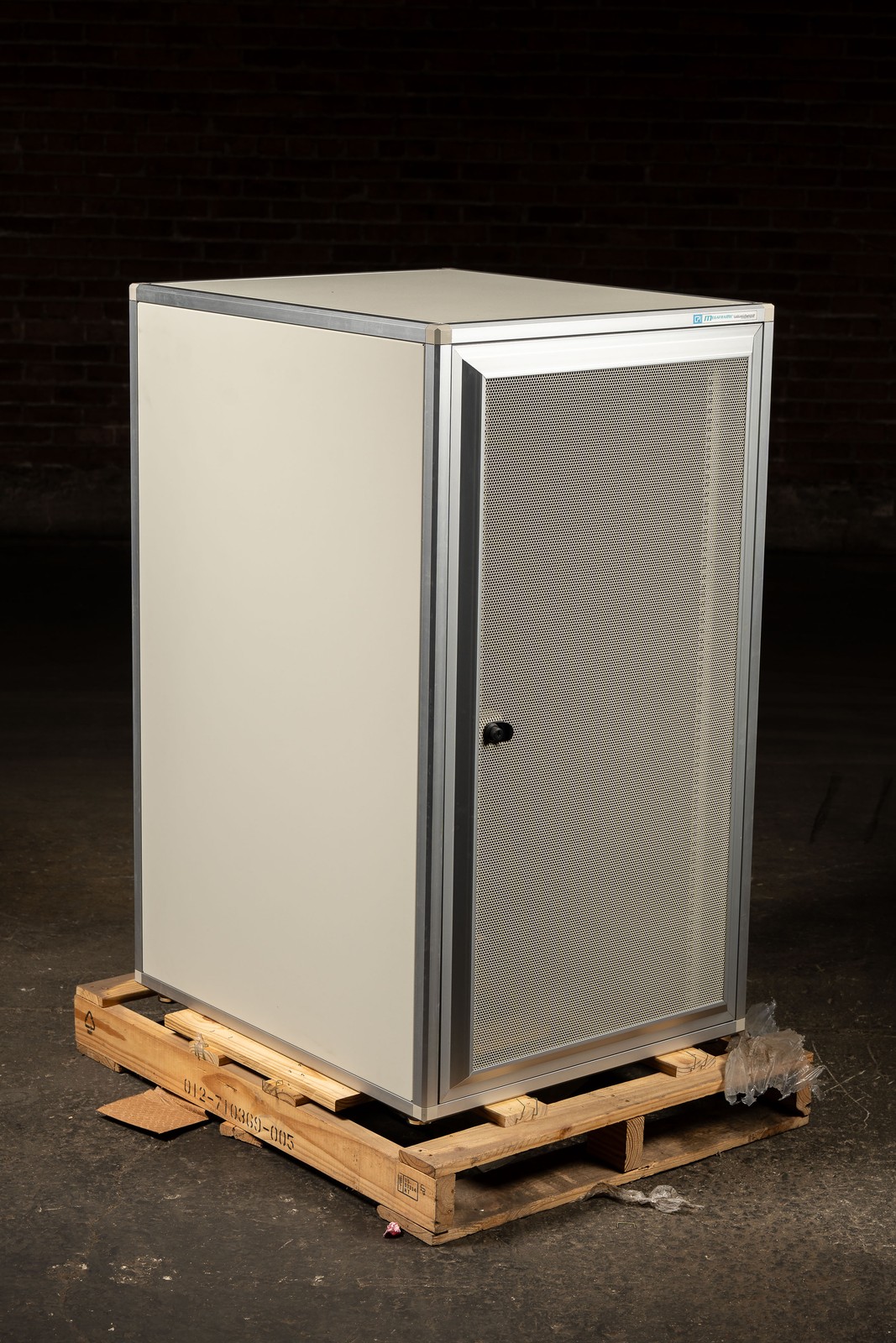 NOS Aluminum MegaFrame Server Cabinet by Chatsworth